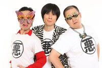 極悪連合の宣材写真。現在、「モストデンジャラストリオ」としての新Tシャツを発注しており、この写真も間もなく見納めとなる。