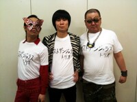 ファンの間ではお馴染みの「悪り―！」などこれまでのネタは、とりあえず継続予定とのこと。(c)吉本興業