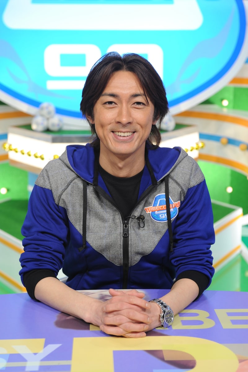 「やべっちF.C.」の司会を務めるナインティナイン矢部。