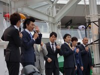 藤田は毛活の成果で増えた髪を生かしたソフトモヒカンを披露。大村は「これまで『ブロッコリー』とか『ボボボーボ・ボーボボ』と言っても髪の毛がスカスカでウケなかった」と苦情を呈し、藤田も「今はしっかりウケます」と宣言した。