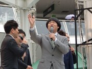 「毛が多いため社長になれなかった」と挨拶した蛍原。「皆様と社員のハゲみになるよう頑張ります」とダジャレを交えて宣言すると、1人の男性から大きな声援が飛んだ。