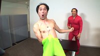 "エガちゃんピン"として緑のタイツを履きこなす江頭2:50。