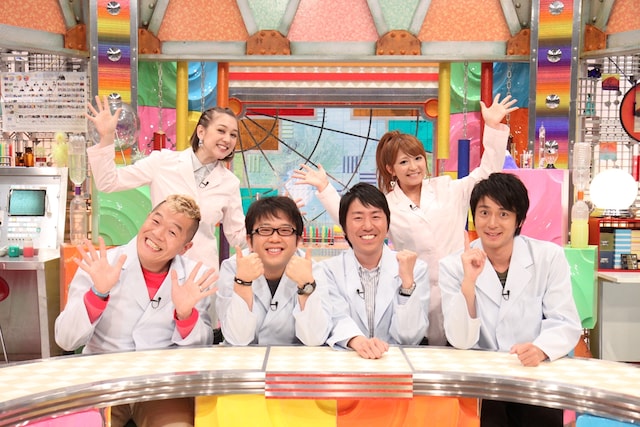 「ミラクル実験SHOW」で"ミラクル研究員"を務めるキャイ～ン、チュートリアル、矢口真里、SHELLY。(C)テレビ静岡