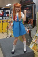 トークイベント「"SYNCHRO THE MUSIC"エヴァ・イベント＠小田原店～エヴァ芸人　桜・稲垣早希も襲来?!～」を行った桜・稲垣。