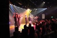 観客も総立ちでこのライブを楽しんだ。ルミネtheよしもとで観客が立ったライブははりけ～んず前田のオタクライブ「登風 SP」以来。
