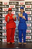 「日清麺職人テレビCM出演権争奪バトル」に臨むハリセンボン。(c)吉本興業