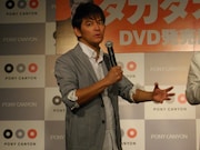 会見では得意のギャグを封印。高田へのツッコミに精力を注いだ岡田。