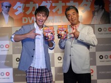 適当ユニット「タカダオカダ」を結成したますだおかだ岡田（左）と高田純次（右）。