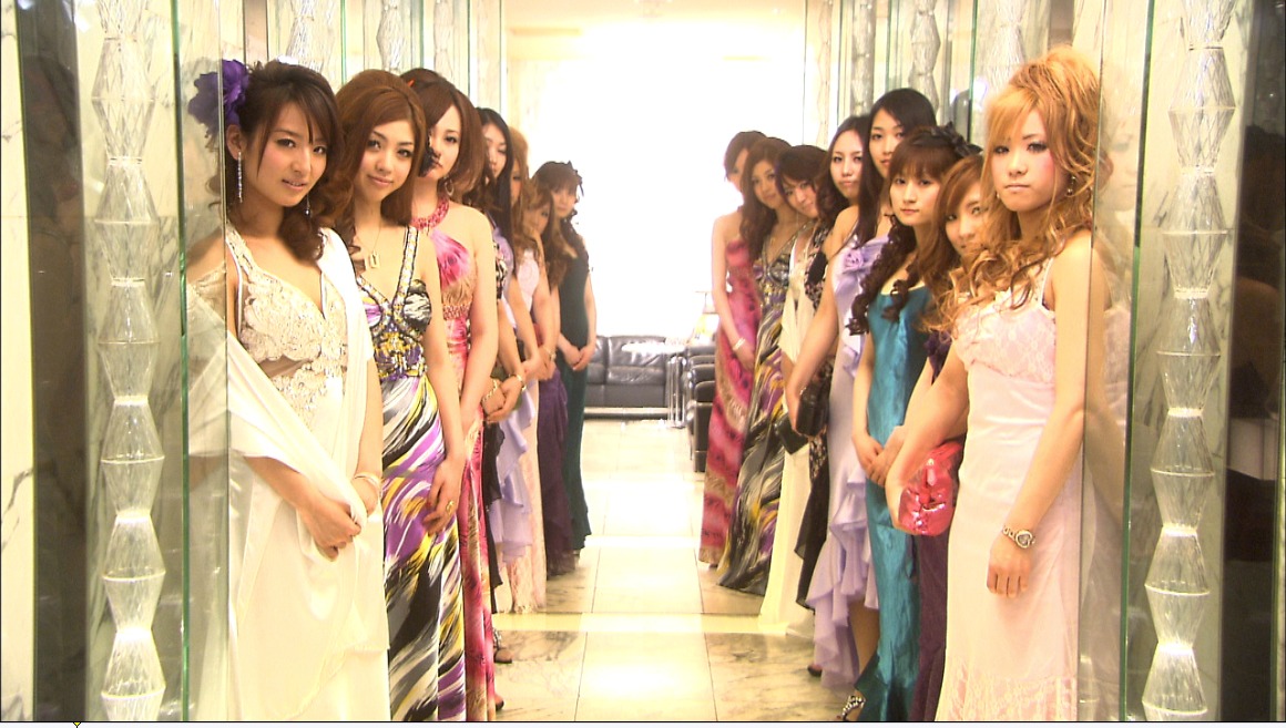 番組イメージ。キャバクラ嬢を女性タレントたちが演じる。