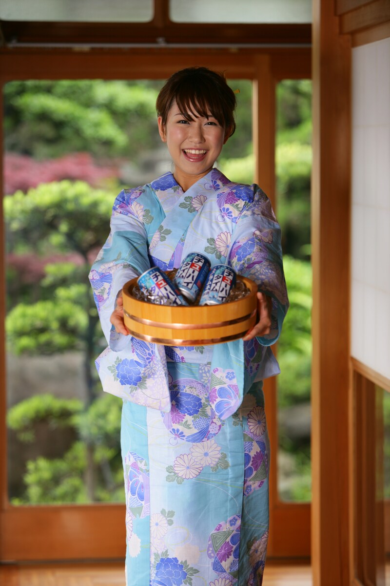 「チューハイタイム」CMで浴衣姿を披露する桜・稲垣。