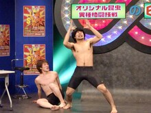 会場の雰囲気に見事にマッチしたコントを見せたインポッシブル。コント中は菊地の解説と坂本の実況も入り、よりリアルな戦いとなった。