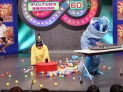 ヒーリングミュージックを奏で産卵したナナフシ。その間に昆虫水に手を伸ばすパンよう虫。