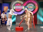 ザリガタの胸の赤い部分“優しい心”を引き抜こうとするハブ。