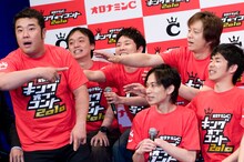 会見で最も笑いを集めていたインパルス堤下。司会のあべこうじいわく、「ツッコミが長い」。