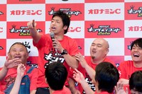 質問に対して毎回ジャルジャルと同じ回答をしてボケるも、いまいち会場から笑い声が届かず不満をぶちまける安田大サーカス団長。