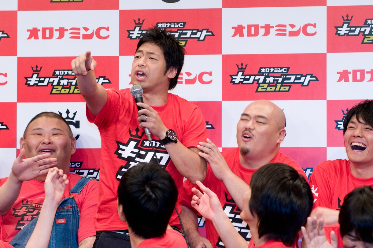 質問に対して毎回ジャルジャルと同じ回答をしてボケるも、いまいち会場から笑い声が届かず不満をぶちまける安田大サーカス団長。