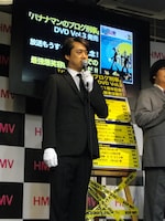 イベント最後の挨拶で突如としてささやくような声になり、「俺は、みんなが、好き……」と語り出した設楽。