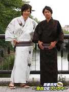 夏の京都に浴衣姿の芸人たちが集合