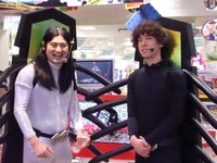 キデイランド・原宿店に現れたハイキングウォーキングならぬnanoキングウォーキング。