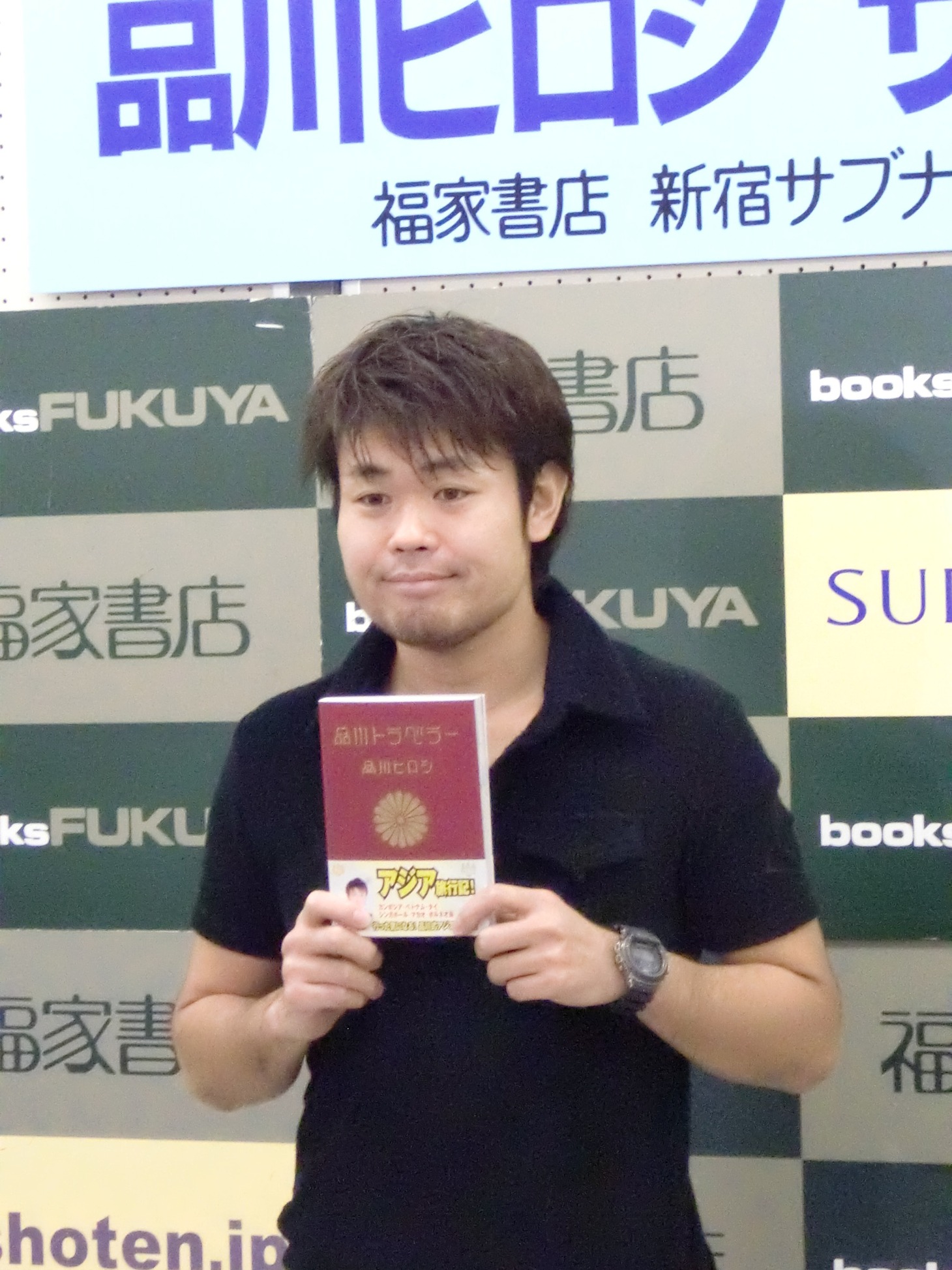 書籍「品川トラベラー」を発売した品川ヒロシ。「売れたら第2弾、第3弾で、ヨーロッパやエジプトなどにも行きたい」と抱負を語った。