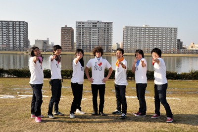 新潟LOTSで行われているライブ「ロッツtheよしもと」から生まれた吉本芸人アイドルグループ・なじらねボーイズ。