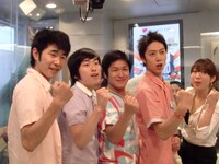 TOKYO FM「4ROOMS」木曜日MCのしずるとゲストに訪れたはんにゃ。はんにゃ金田の「2010年上半期1位」情報としてしずる池田が言いたかったのは、“美肌芸人”を選ぶ「H-1 GP」(肌-1グランプリ)の男性部門で金田が1位になったということだった。