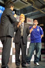 司会の口笛なるおに厳しくダメ出しをする伊達。