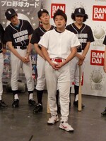 DH億は「サインがなかなか決まらない石井一久投手。いつサインを送ったか考えてみよう」と、細かすぎるモノマネを披露。