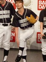 「サカグチデッパーズ」オーナーの少年少女・坂口。「野球は好きです。球が白いところとか、ユニフォームの脛部分の黒いところとか」と精一杯のアピール。