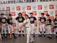 また最下位のチームは罰ゲームとして、DH億の「トニ・ブランコの明らかに上半身に頼りすぎているバッティング」でケツバット10発を受けなければならない。