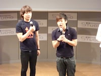 DVD「チーモンチョーチュー」発売記念トーク＆握手会イベントを行ったチーモンチョーチュウ。左から白井鉄也、菊地浩輔。