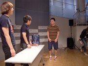 菊地の握手をスルーした松尾。