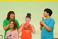 「24時間テレビ33『愛は地球を救う』」の会見に出席した森三中。欠席した村上はパネルで登場。