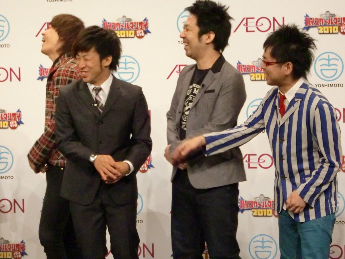 緊張しながら登場したDAnde Lionとは裏腹に「どーもー」など声を上げて入ってきたパンブーとチーモン。藤井に「いらない声が多い」とツッコまれると、「無音ではここにいられない」と弁解するも、「痛み入ります」と藤井に大人の返しをされてしまった。