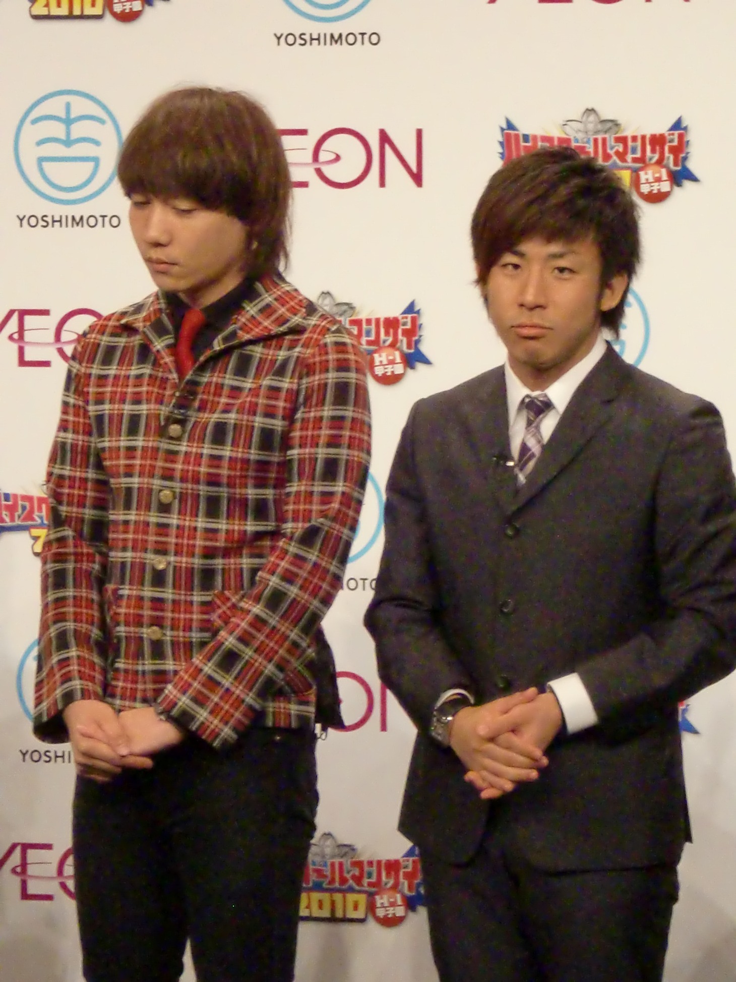 高校の同級生コンビであるチーモンチョーチュウ。