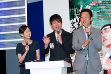 会見の司会を務めた加藤明子ABCアナウンサーと、はりけ～んず。