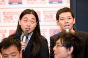 今年がラストイヤーとなるPOISON GIRL BAND阿部(左)は「僕らはエントリー料を払うのも大変。このあとENEOSにバイトに行きます」と自虐ギャグ。吉田(右)は「優勝したら、これからM-1に出る後輩たちにスーツを買ってあげたい」とコメントし、好感度を上げた。