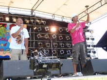 「MIYAKO ISLAND ROCK FESTIVAL 2010」にてMCを務めたレギュラー。(c)TBS