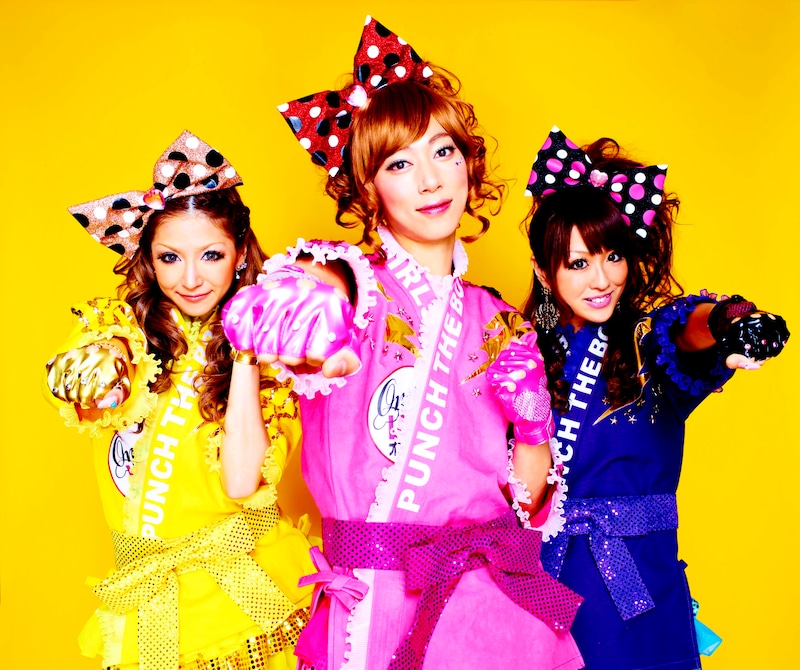 バラエティ番組「ピラメキーノ」から生まれたオンナラブリーは、はんにゃ金田（写真中央）率いるギャルユニット。