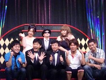 品川・よしもとプリンスシアターにて行われた「ステージマンショー」制作発表会見の模様。左上から、出雲阿国、ミュージシャンの木下航志、渡辺直美。左下から、エハラマサヒロ、あべこうじ、村上ショージ、FUJIWARA。