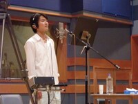 「Laugh＆Dream」のレコーディングを行うジャルジャル福徳。