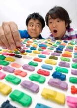 写真はDVD「ぼくらのカーケシ ～懐かしのスーパーカー消しゴムでよゐこが遊んでみた～」イメージ。