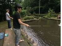 2人で訪れるのは約20年ぶりという思い出の釣り堀。