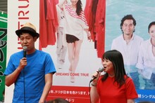 歌い込んでいることがよくわかる未知やすえの堂々たる歌に小籔は思わず、「カラオケというよりラウンジの貫録……」とコメント。(c)吉本興業