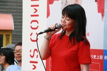 MCを務めた未知やすえは、ドリカムのコンサートは大阪まで待てずに、東京まで泊まりがけで見に行ってしまうほどの大ファン。(c)吉本興業