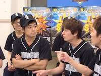 博多ダイキチーズの大吉がカードの封を開ける瞬間「変なの出ろ！」と祈ったという博多よかろうもんホークスの華丸。大吉は「（華丸が）試合の結果によってはボケてくれない」と嘆いた。