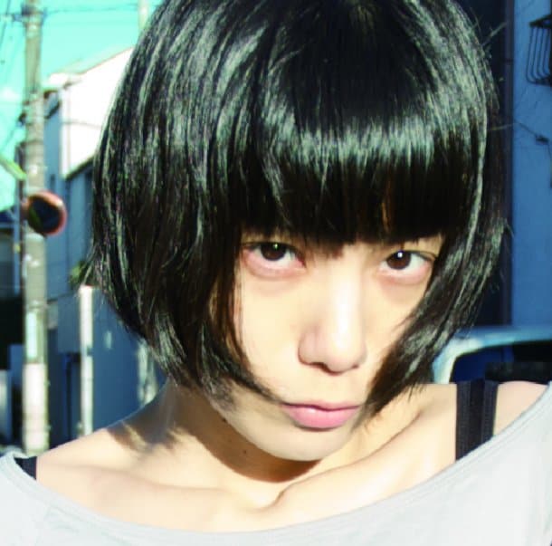 ミドリ最新アルバム「shinsekai」のジャケット。写真は後藤まりこ（Vo, G）。