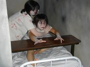 「リンカーンお化け屋敷」で病室ベッドの上で暴れ出すお化け。