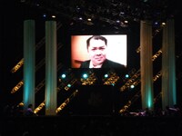 「今から芸人に笑かし合いをしてもらう」と指令をくだすブラックマヨネーズ小杉。