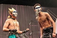 2日目の「シャッフルネタブロック」に登場した増谷キートンとPOISON GIRL BAND吉田。(c)吉本興業